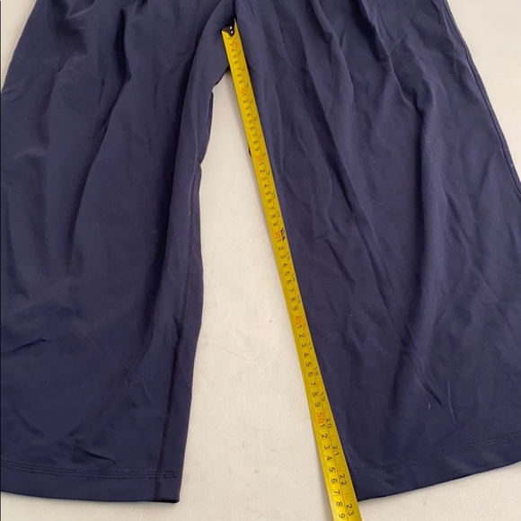 Lululemon navy pleated wide leg cropped pants - Picture 11 of 12